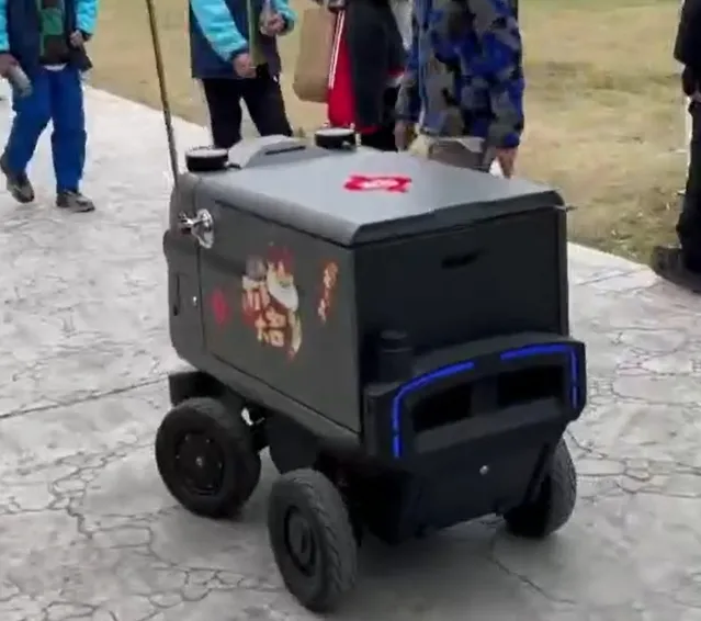 Alout autonomer Lieferroboter für den Außenbereich